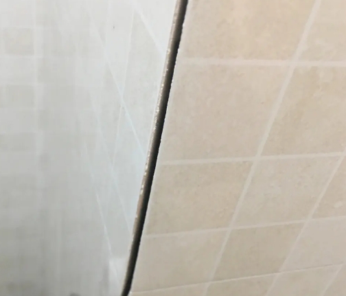 碾子山瓷砖空鼓维修公司分享阳台瓷砖脱落的修复过程可以分为以下几个步骤